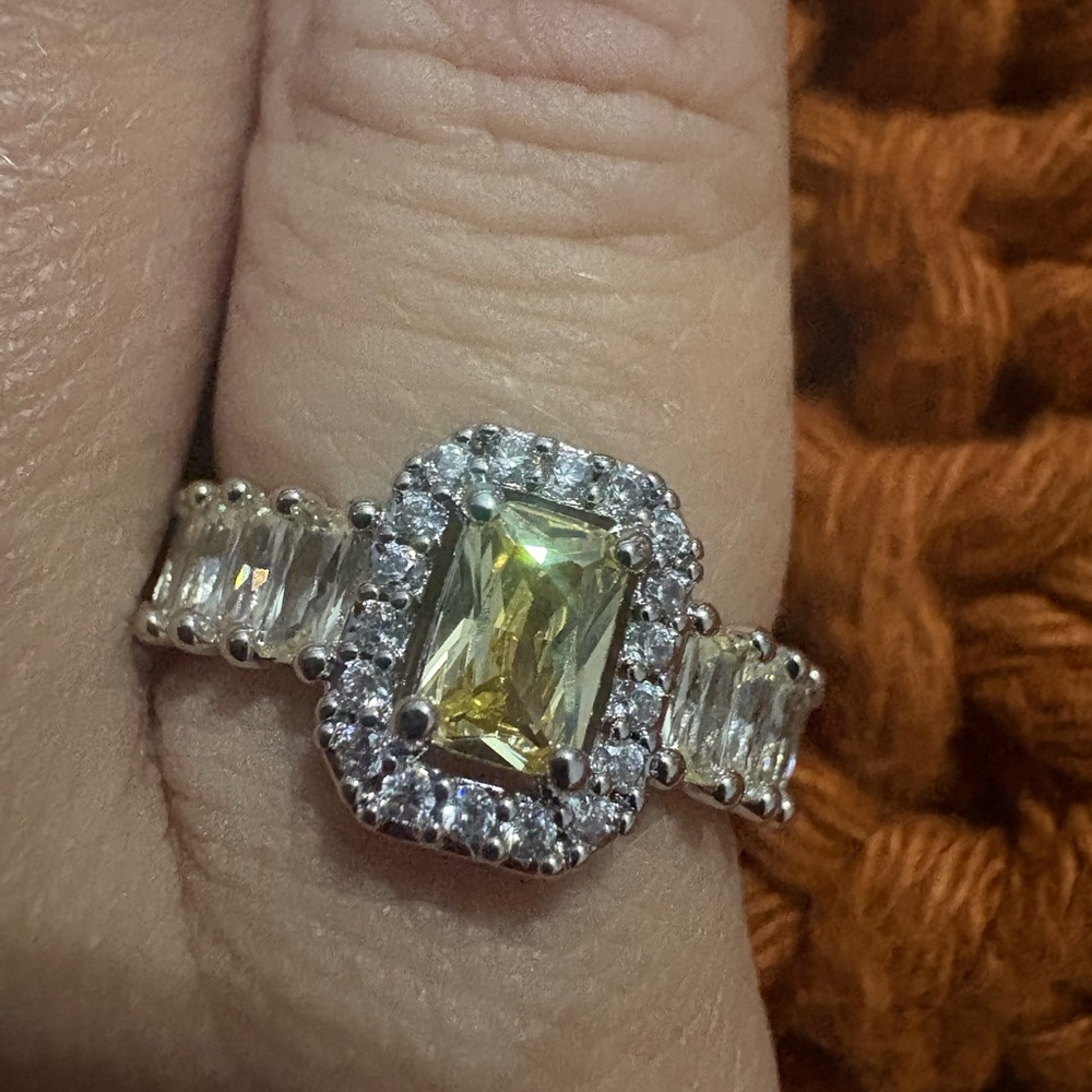Elegant Yellow and Silver Women's Ring